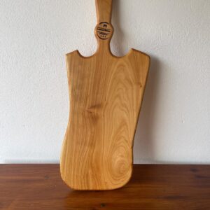 Tocător din Lemn de Arin cu Mâner Sculptat – 66x23 cm