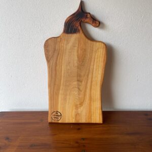 Tocător din Lemn de Arin cu Mâner Cap de Cal – 60x27 cm