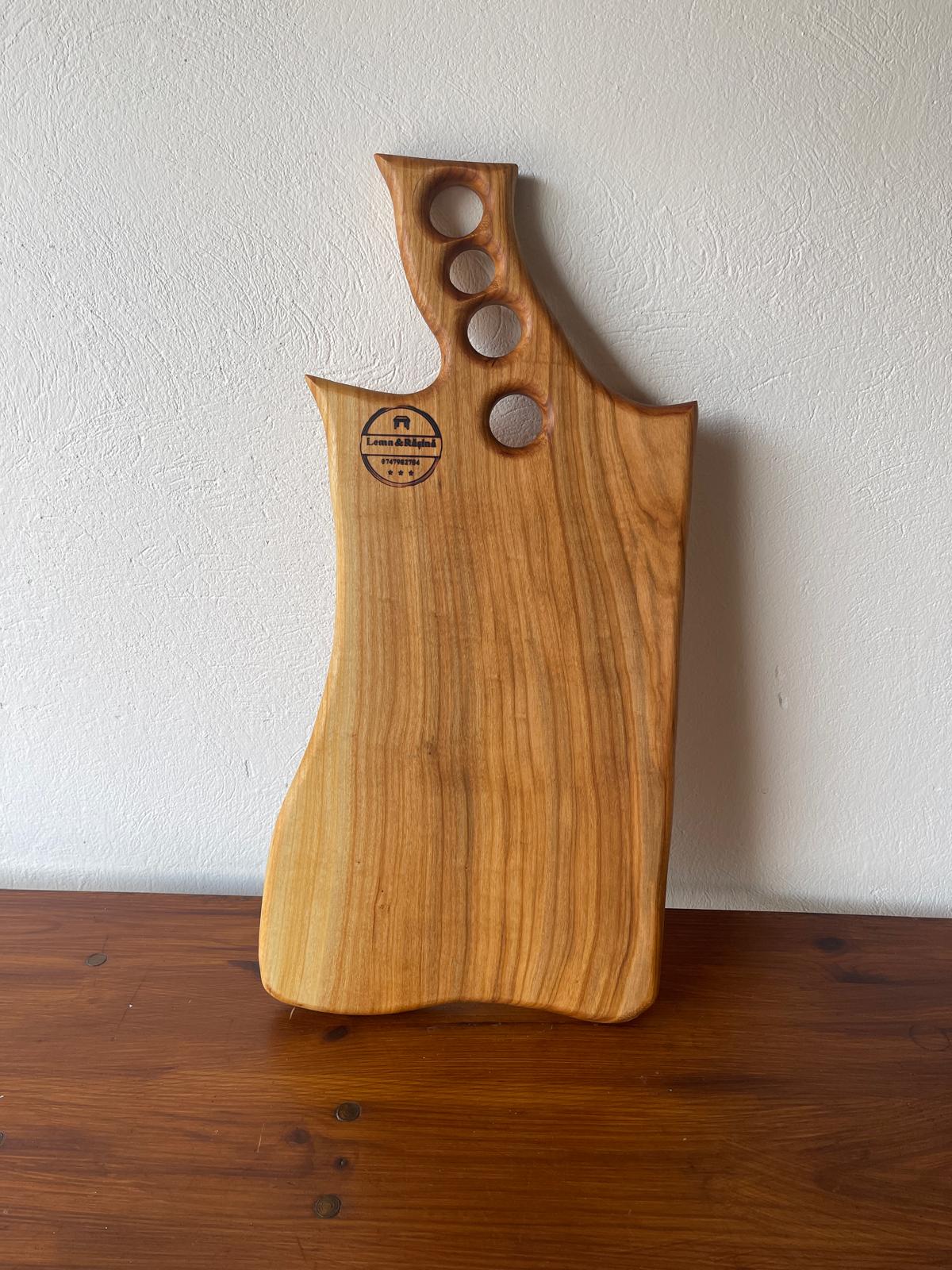 Tocător din Lemn de Arin cu Mâner Decupat – 55x25 cm - imagine 2