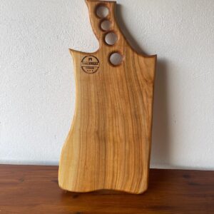 Tocător din Lemn de Arin cu Mâner Decupat – 55x25 cm