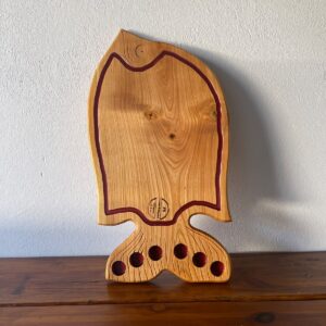 Platou Servire în Formă de Pește cu Rășină Vișinie și Shot-uri – 62x35x2 cm