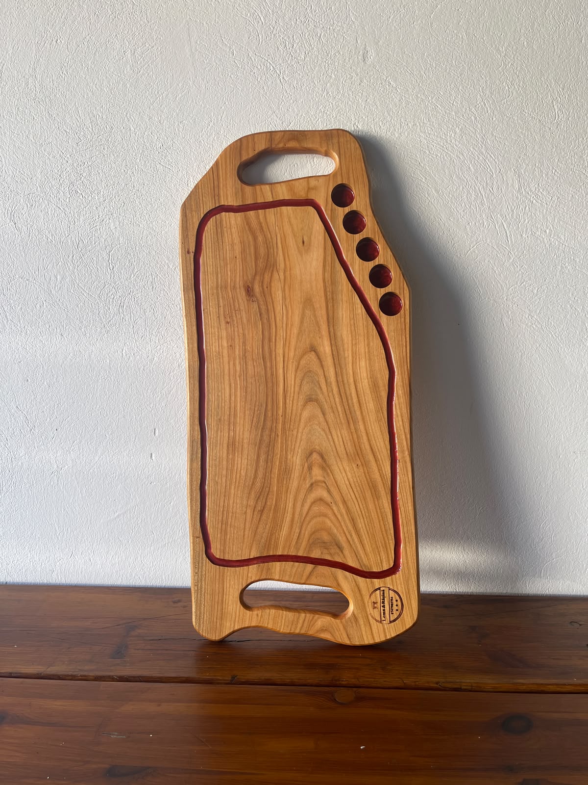 Platou Servire cu Rășină Vișinie și 5 Shot-uri – 75x34x2 cm