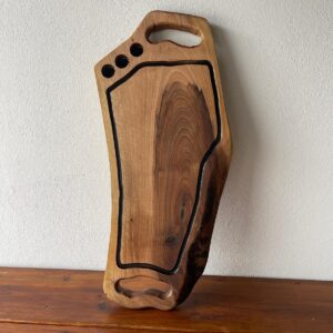 Tocător din Nuc cu Rășină Neagră și 3 Shot-uri – 75x30x3,5 cm